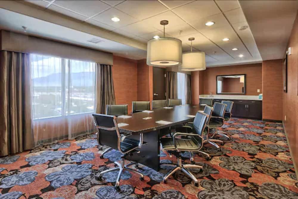 Hampton & North/i-25 Hotel