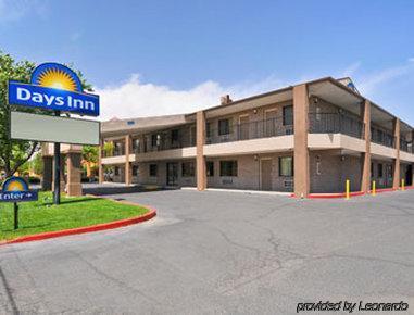 Days By Wyndham West Hotel