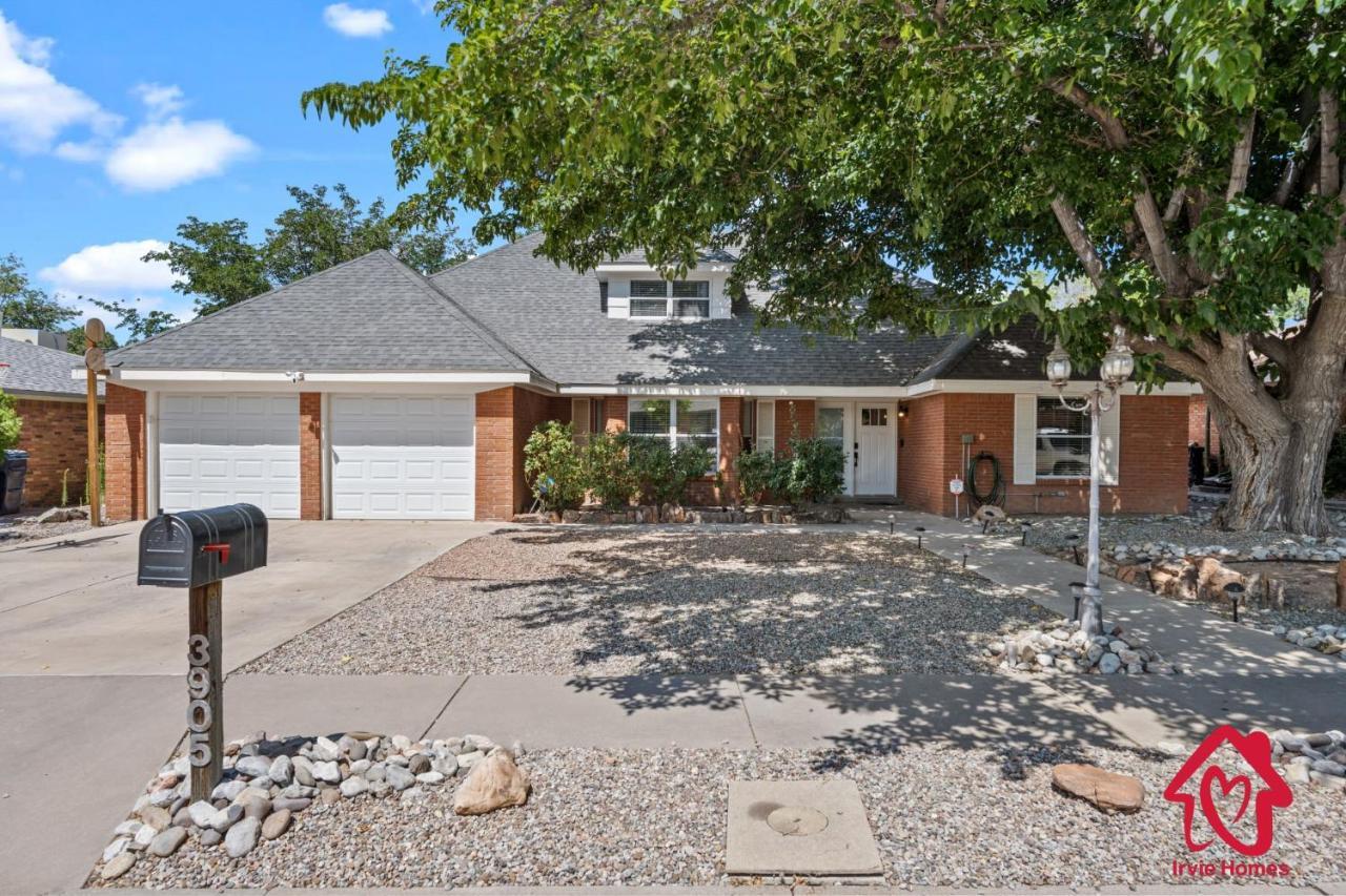 San Gabriel Stunner - An Irvie Holiday home Albuquerque