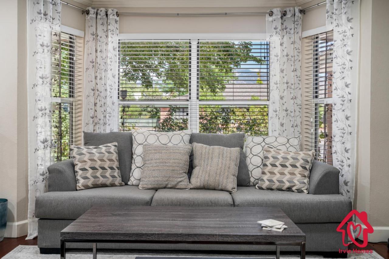 San Gabriel Stunner - An Irvie Holiday home