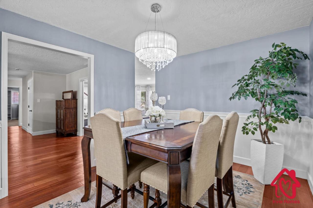 San Gabriel Stunner - An Irvie Holiday home Albuquerque