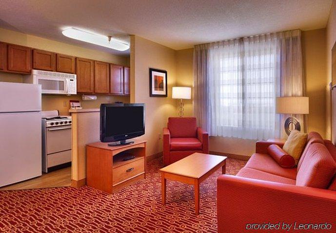 Hotel Towneplace By Marriott Airport