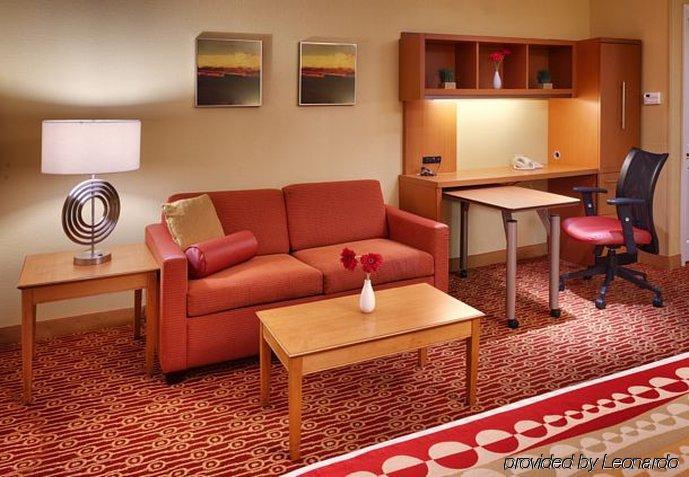 Towneplace By Marriott Airport Hotel