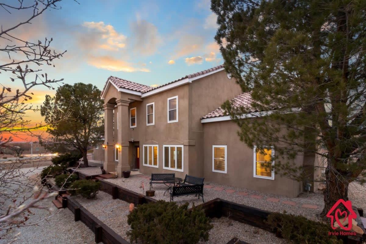 Sandia Sunsets- 8 Minutes To Balloon Fiesta Park Holiday home Albuquerque