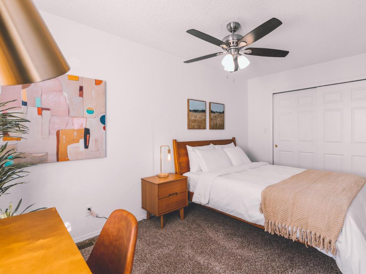 Holiday home Chic Mid-century Boho Oasis - 15 Min To Old Town *