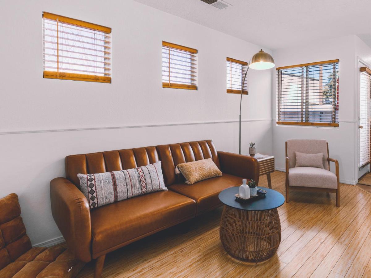 Holiday home Chic Mid-century Boho Oasis - 15 Min To Old Town *
