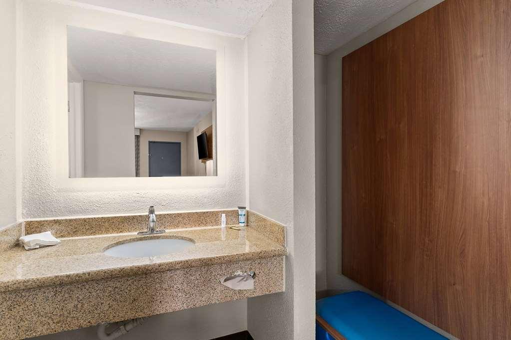 Days By Wyndham Northeast Hotel