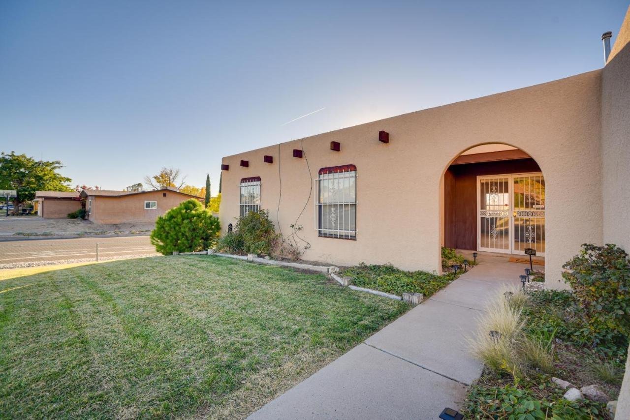 Abode With Large Yard 10 Mi To Downtown Holiday home