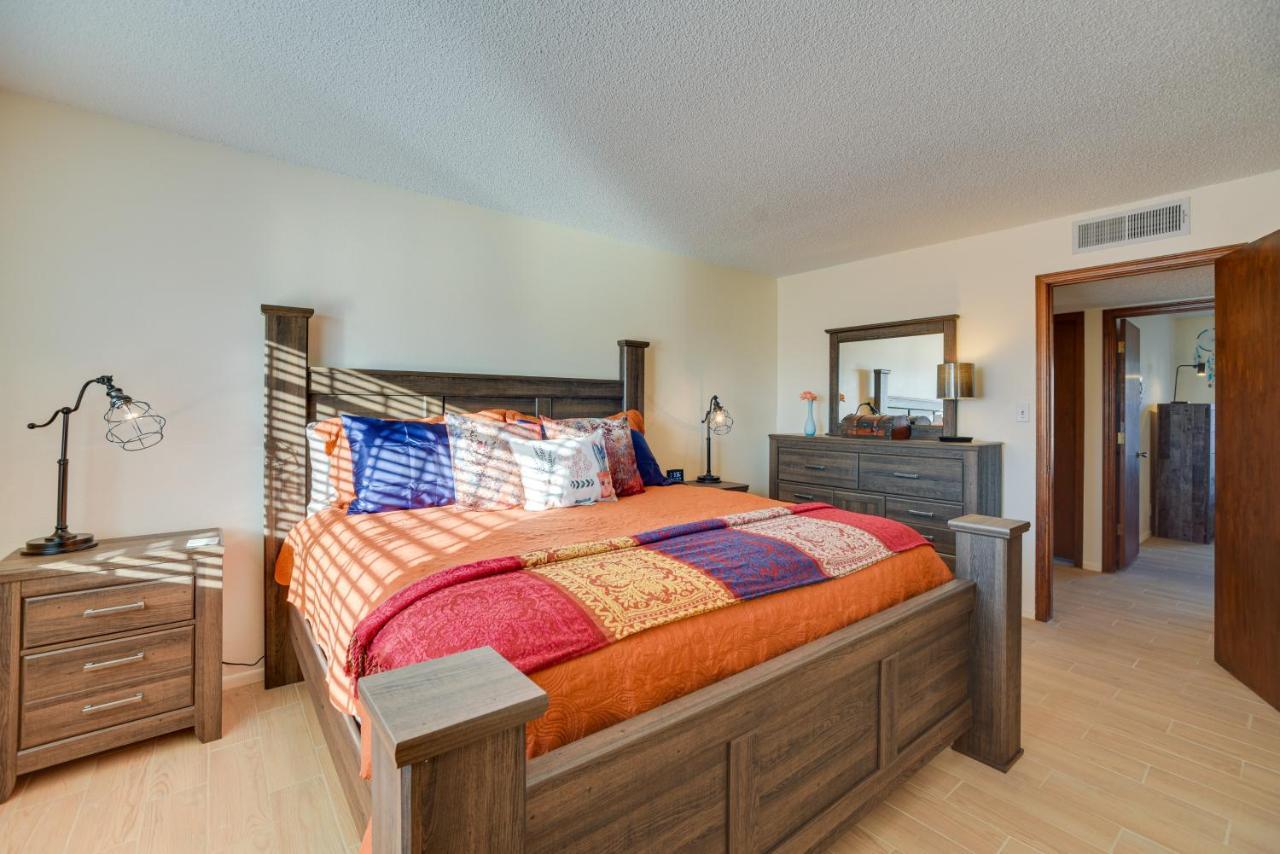 Abode With Large Yard 10 Mi To Downtown Holiday home