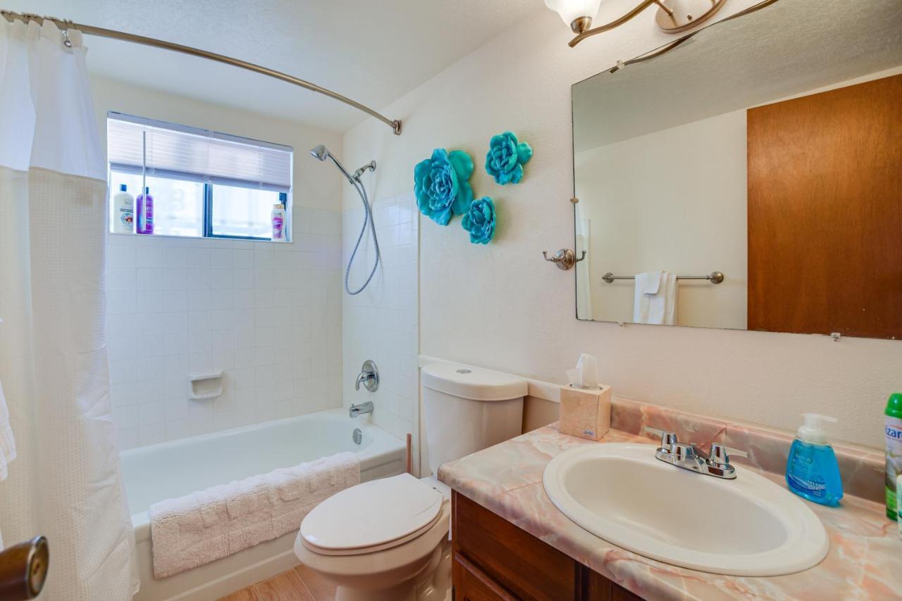 Holiday home Abode With Large Yard 10 Mi To Downtown *