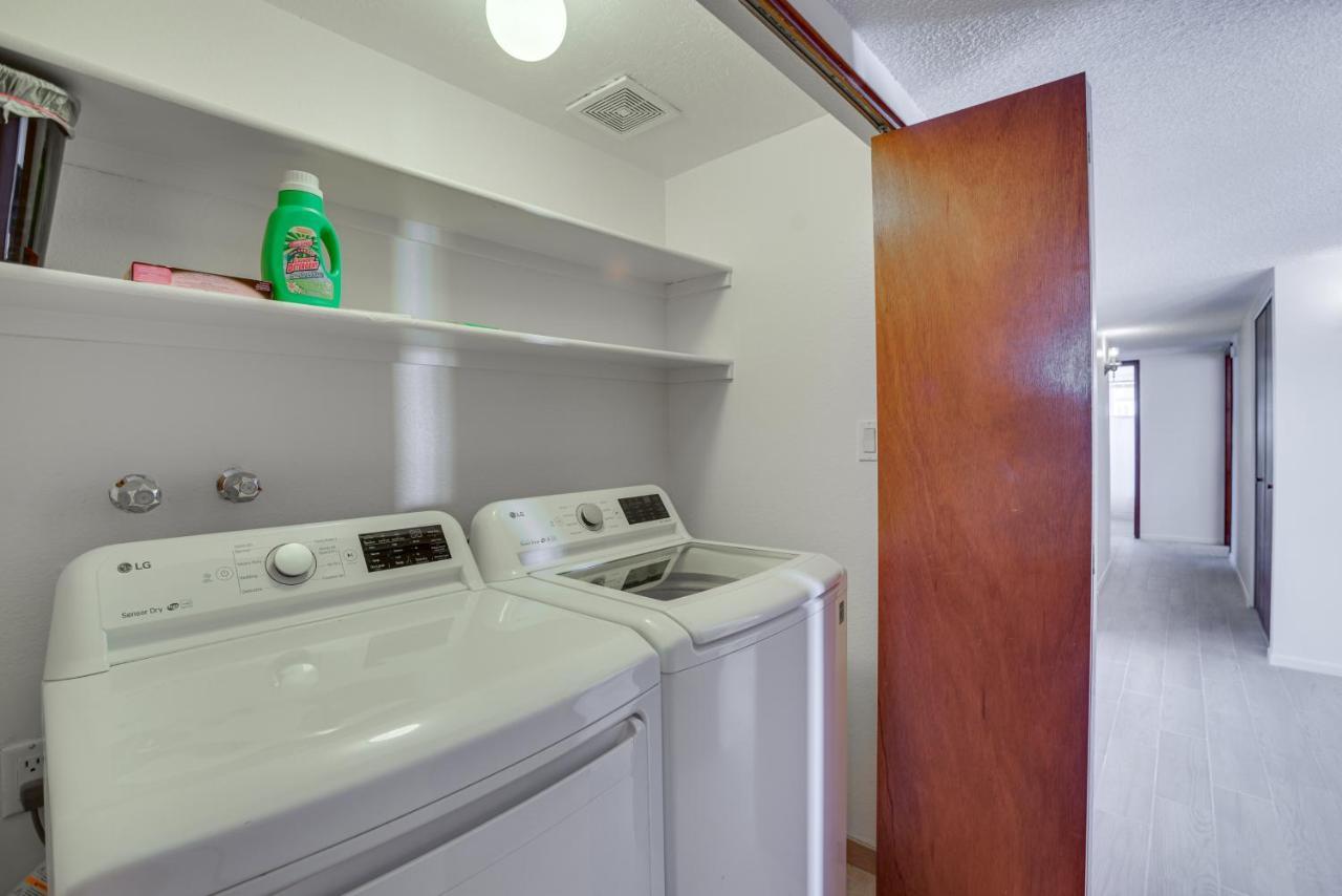 Abode With Large Yard 10 Mi To Downtown Holiday home *