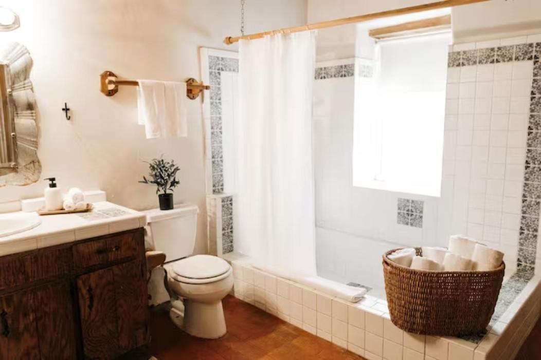 Group Getaway: Serene Adobe Retreat 4-11 Guests Albuquerque