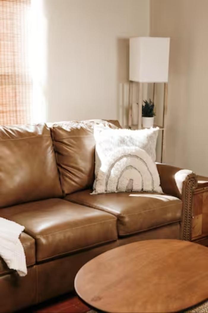 Group Getaway: Serene Adobe Retreat 4-11 Guests