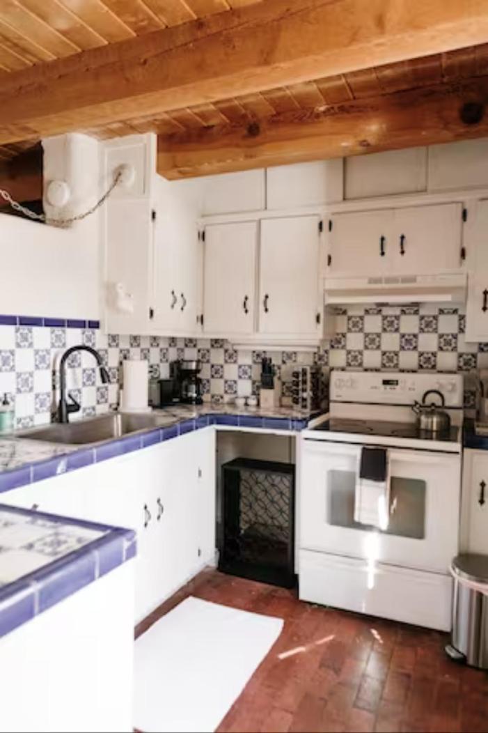Group Getaway: Serene Adobe Retreat 4-11 Guests Holiday home *