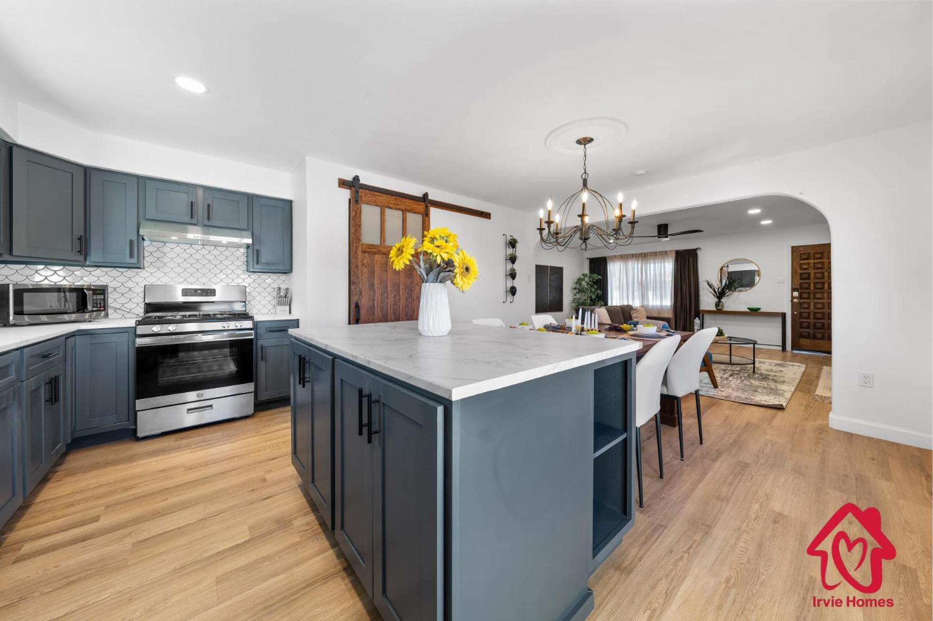 Valleyvibe: Modern Comfort In North Valley - An Irvie
