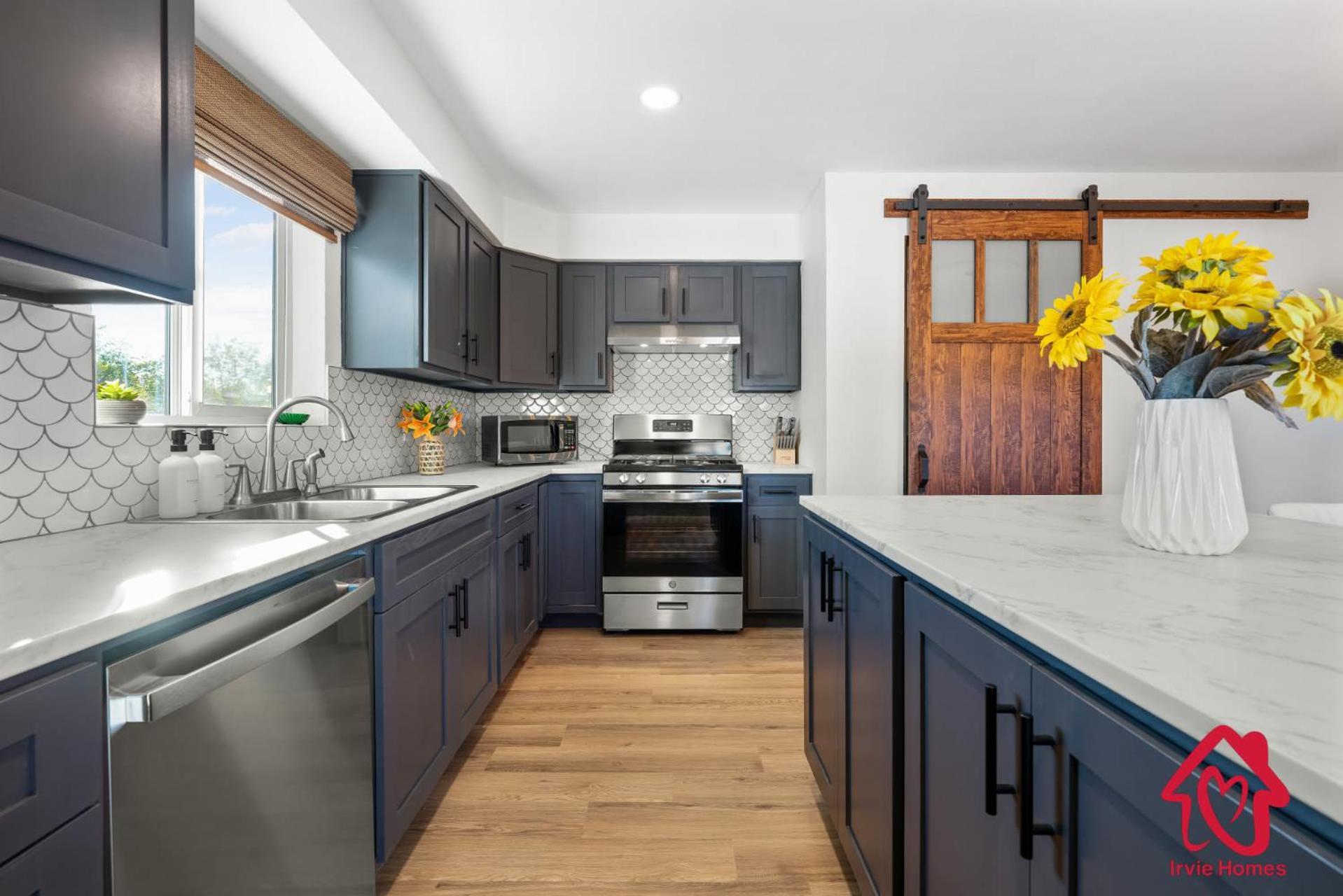 Valleyvibe: Modern Comfort In North Valley - An Irvie Albuquerque
