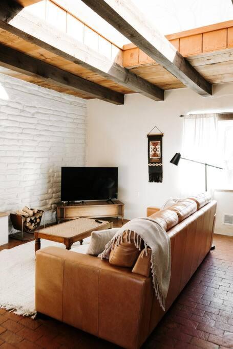 Group Getaway: Serene Adobe Retreat 4-11 Guests * Albuquerque