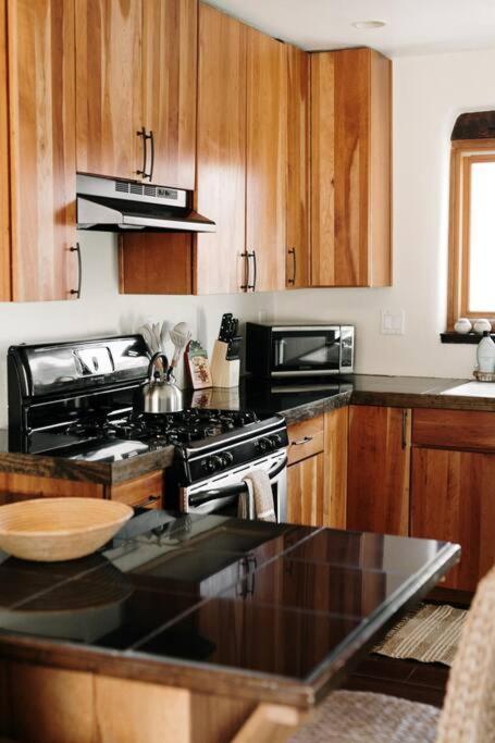 Group Getaway: Serene Adobe Retreat 4-11 Guests Holiday home