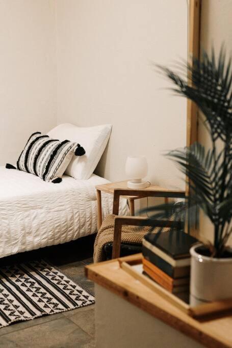 Group Getaway: Serene Adobe Retreat 4-11 Guests *