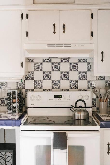 Group Getaway: Serene Adobe Retreat 4-11 Guests Holiday home *
