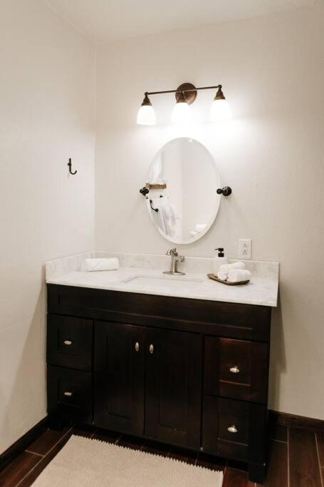 Holiday home Group Getaway: Serene Adobe Retreat 4-11 Guests *