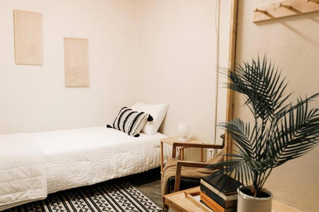 Group Getaway: Serene Adobe Retreat 4-11 Guests *