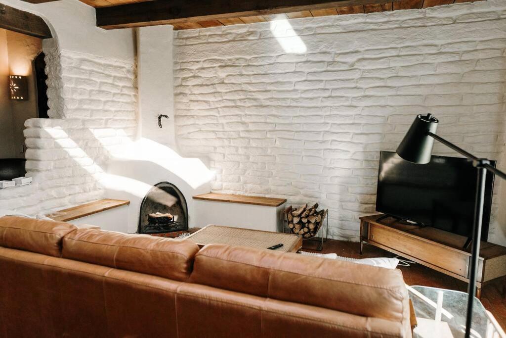 Group Getaway: Serene Adobe Retreat 4-11 Guests