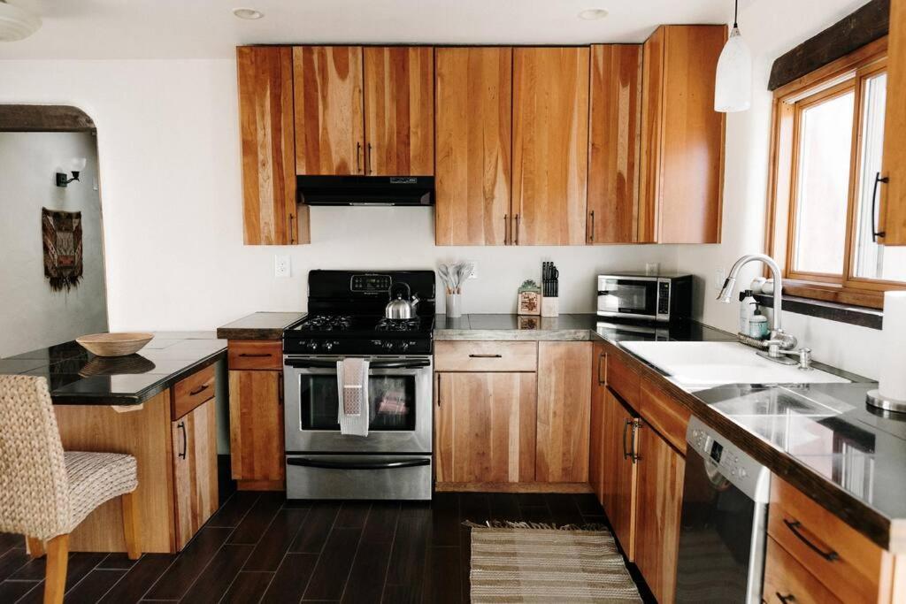 Group Getaway: Serene Adobe Retreat 4-11 Guests Holiday home Albuquerque