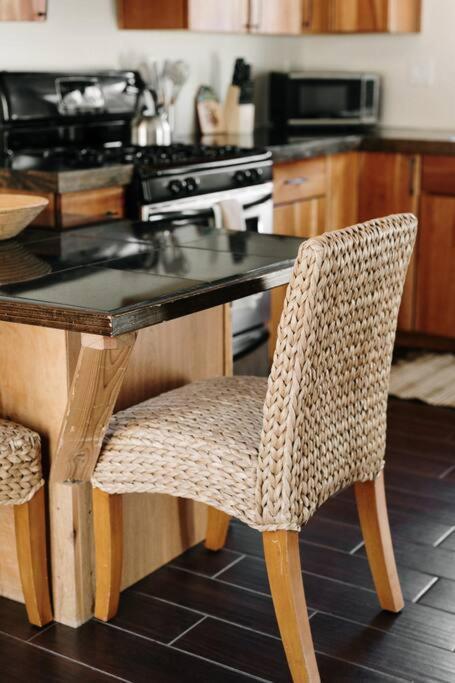 Group Getaway: Serene Adobe Retreat 4-11 Guests Holiday home