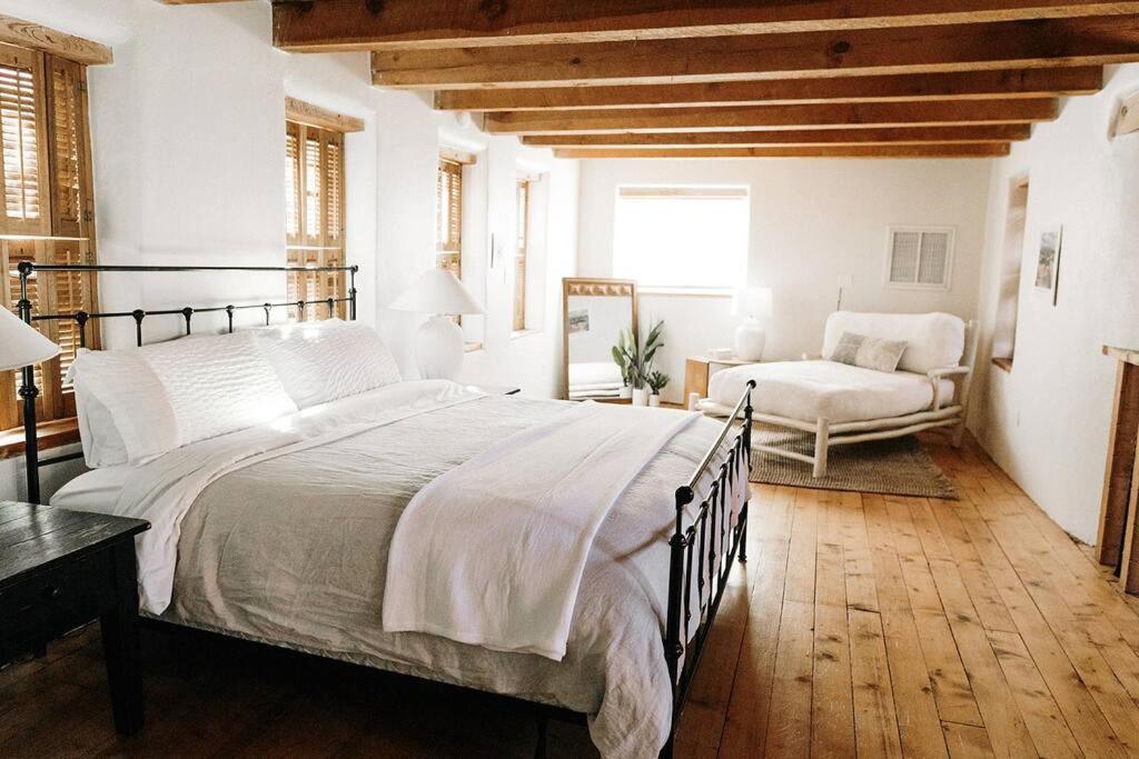 Holiday home Group Getaway: Serene Adobe Retreat 4-11 Guests