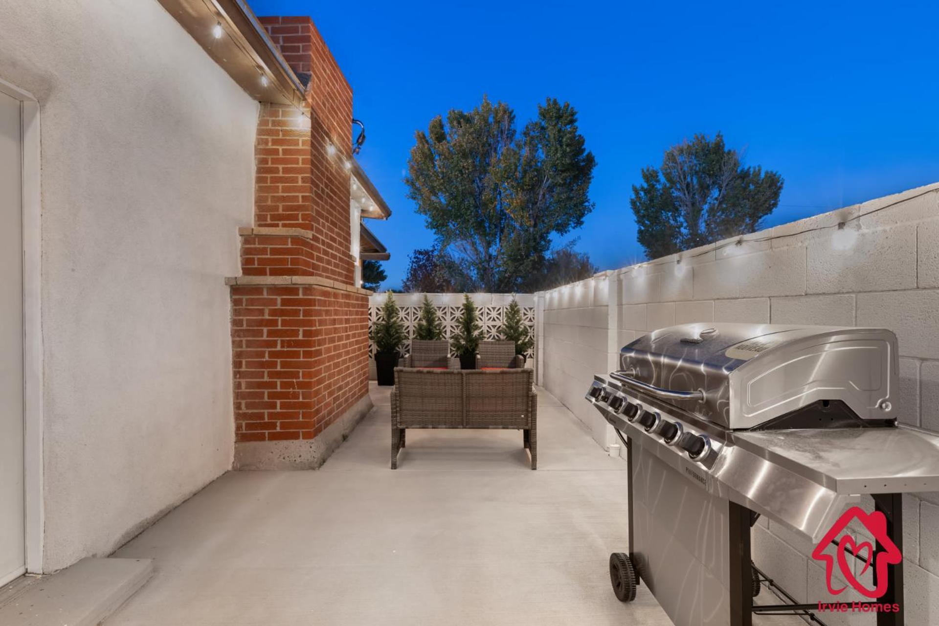 Valleyvibe: Modern Comfort In North Valley - An Irvie Albuquerque