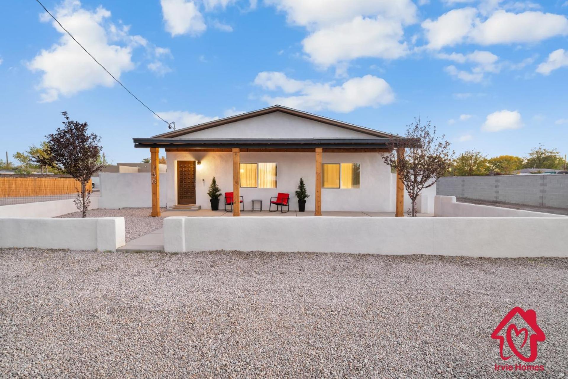 Holiday home Valleyvibe: Modern Comfort In North Valley - An Irvie Albuquerque
