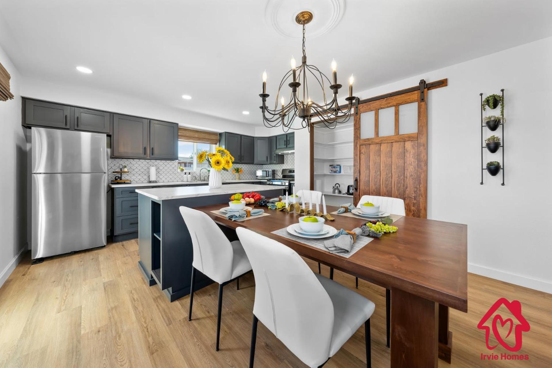 Valleyvibe: Modern Comfort In North Valley - An Irvie Albuquerque