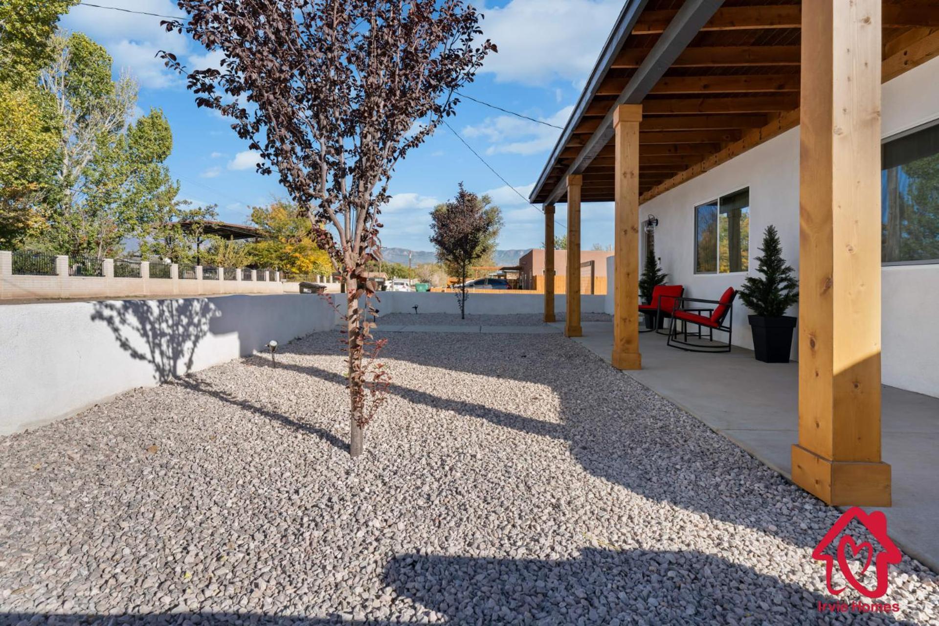 Valleyvibe: Modern Comfort In North Valley - An Irvie