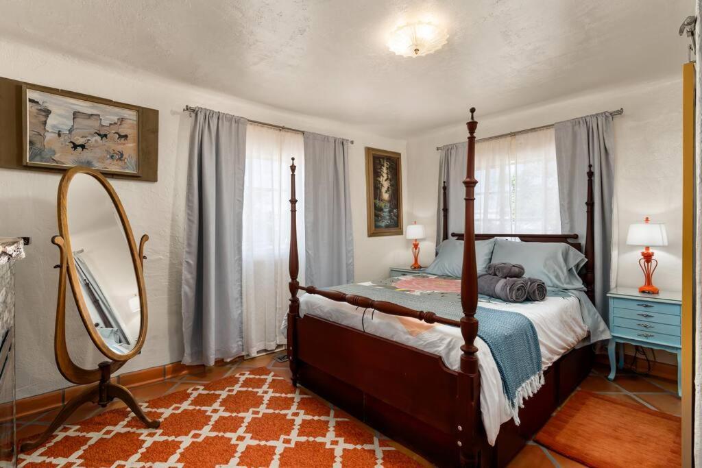 Holiday home Adobe Dream House! Solar Powered! Albuquerque