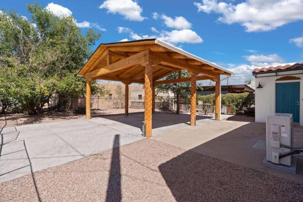 Adobe Dream House! Solar Powered! Albuquerque
