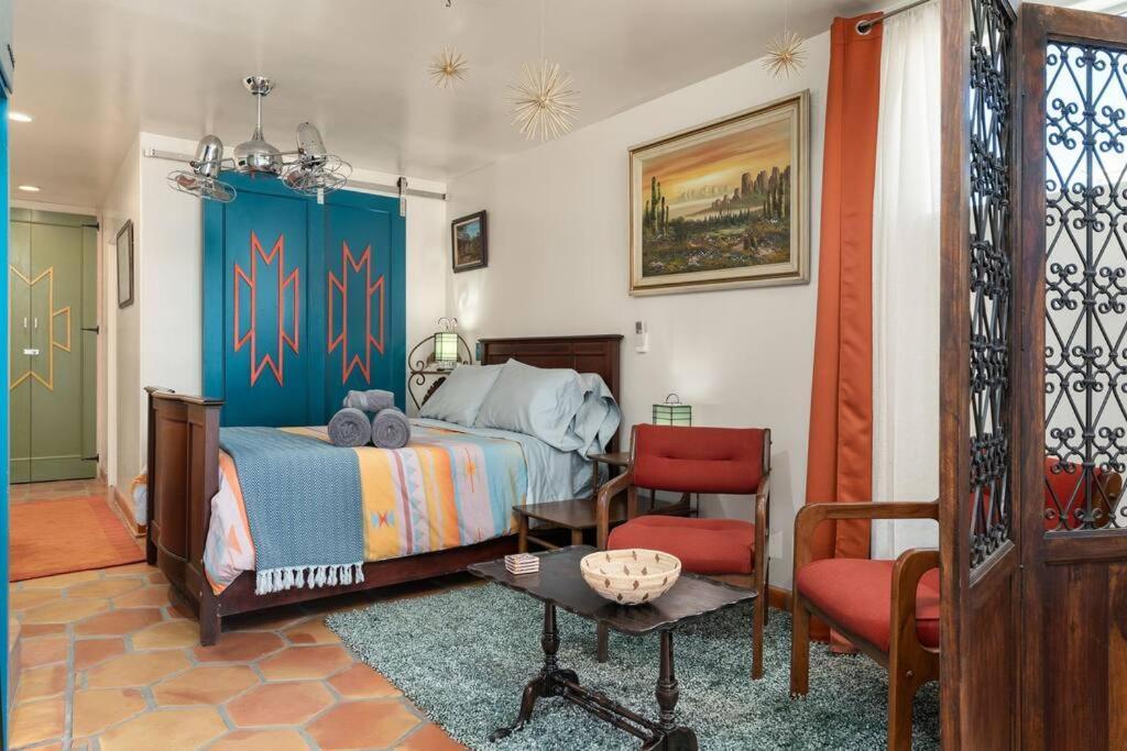 Holiday home Adobe Dream House! Solar Powered! Albuquerque