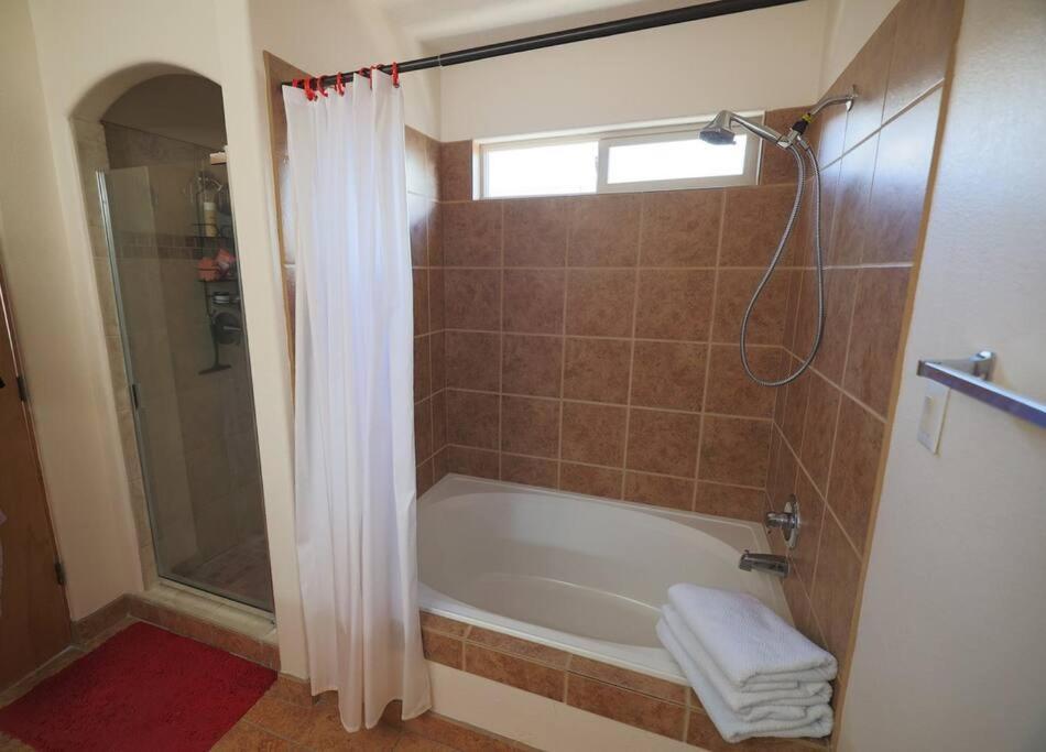 Near Balloon Fiesta Park! Holiday home