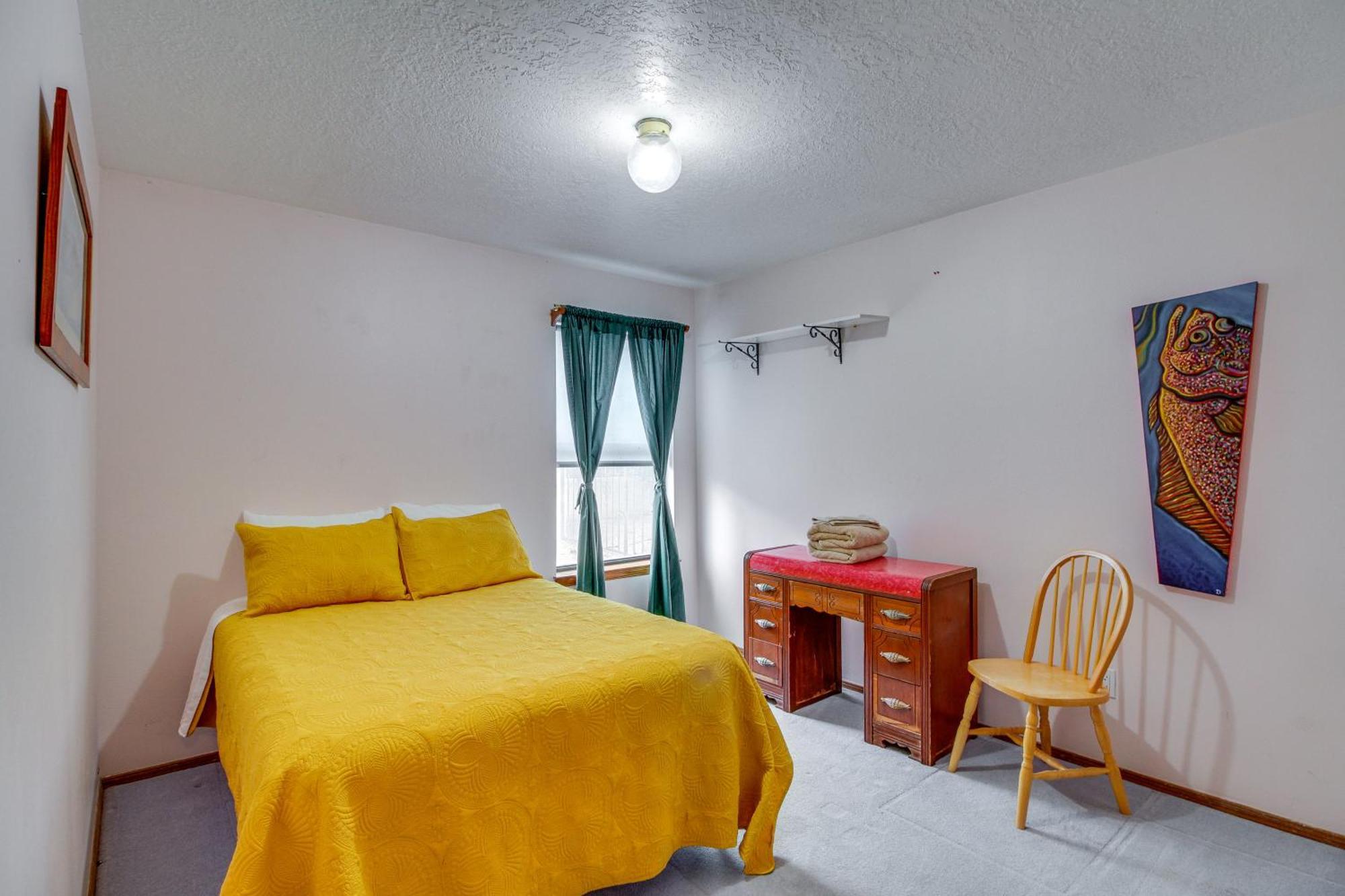 With Spacious Yard And Fire Pit! Holiday home