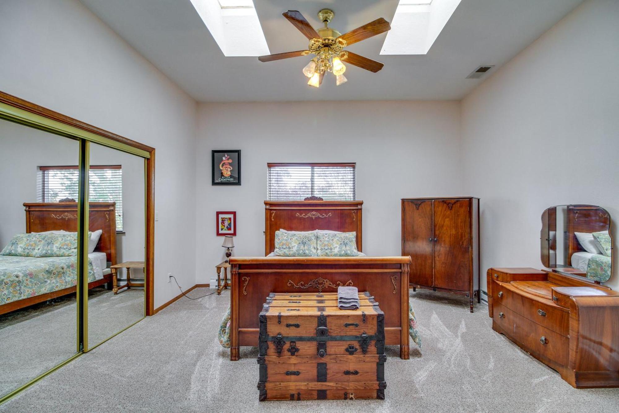 With Spacious Yard And Fire Pit! Albuquerque