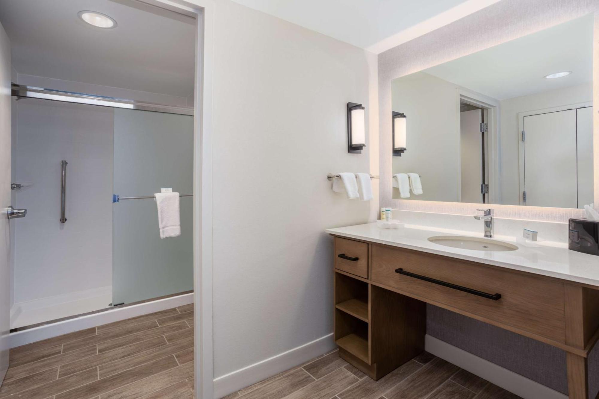 Hotel Homewood By Hilton Downtown