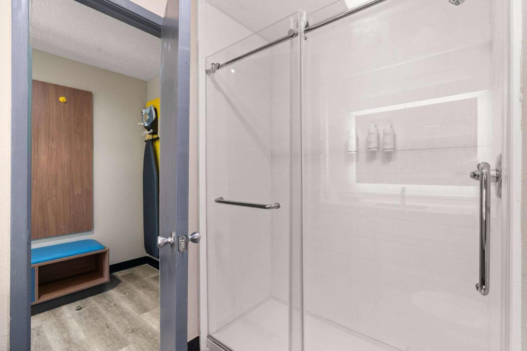Days-inn By Wyndham I-25 Hotel *