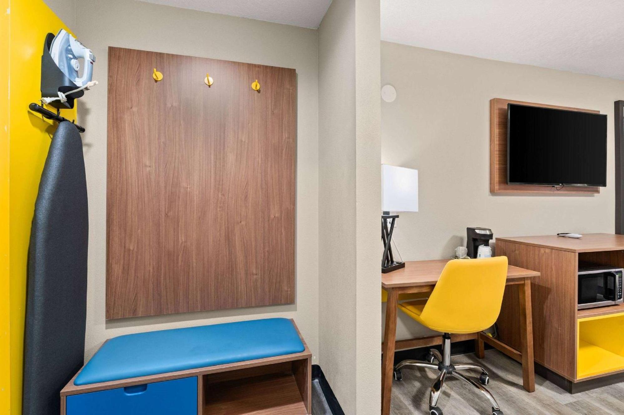 Days-inn By Wyndham I-25 Hotel