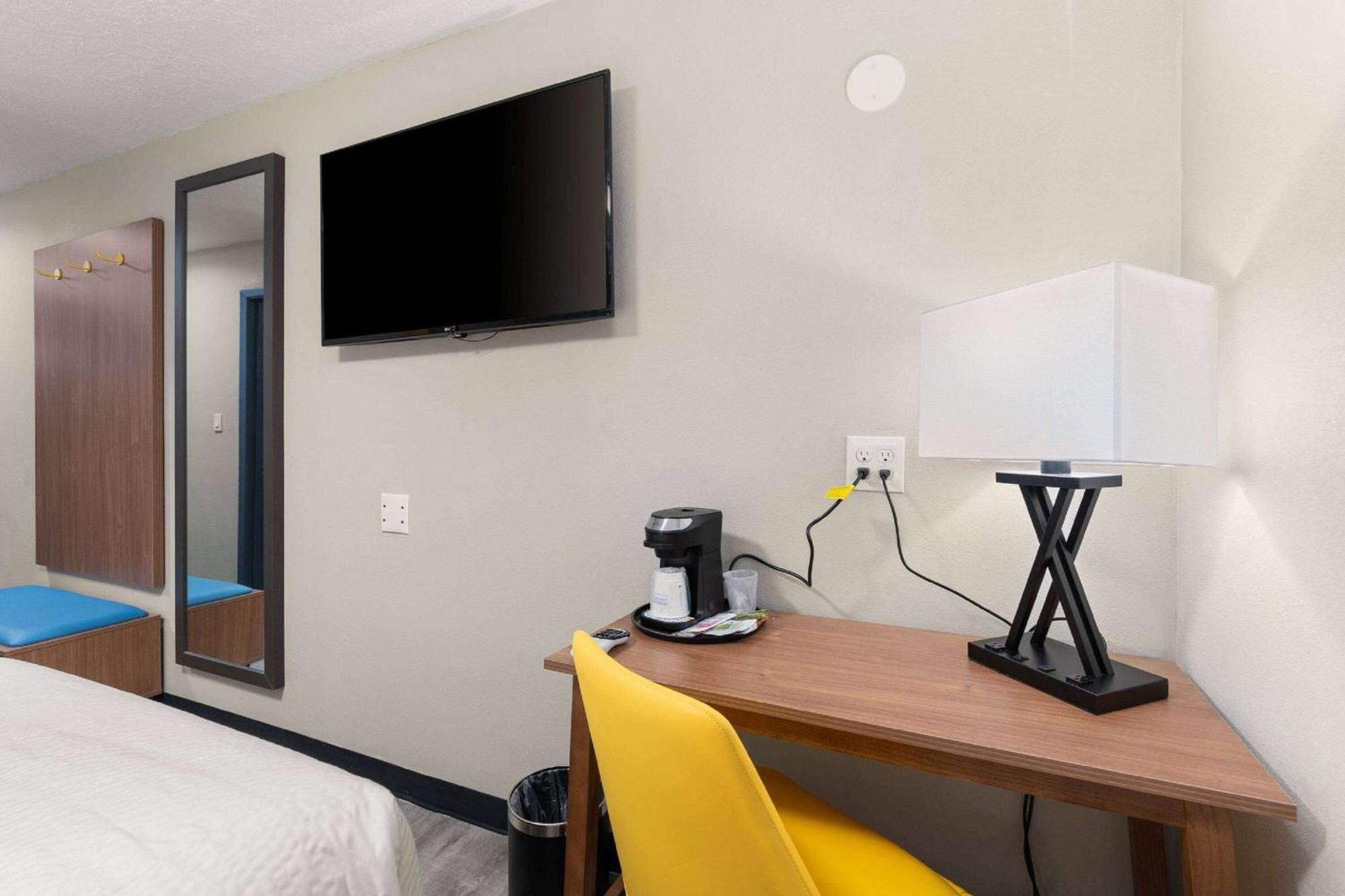 Days-inn By Wyndham I-25