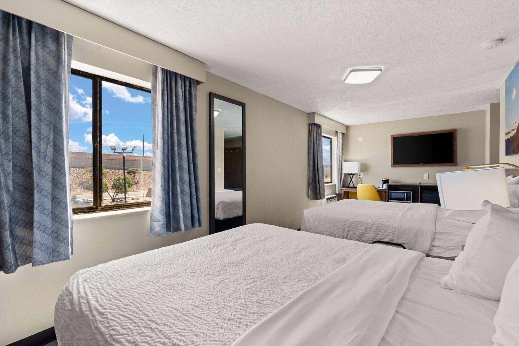 Days-inn By Wyndham I-25 *