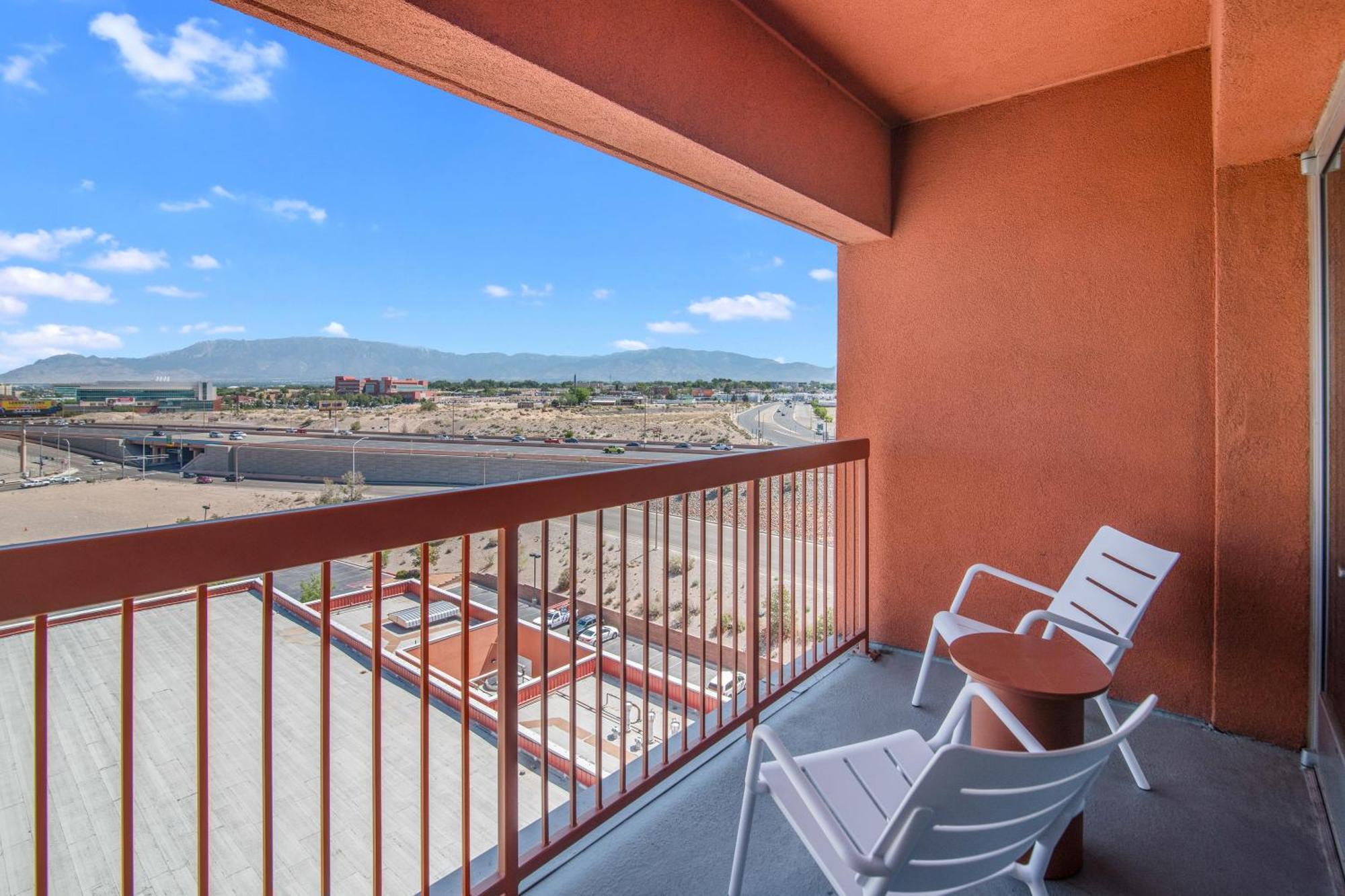 Hotel Embassy By Hilton Albuquerque