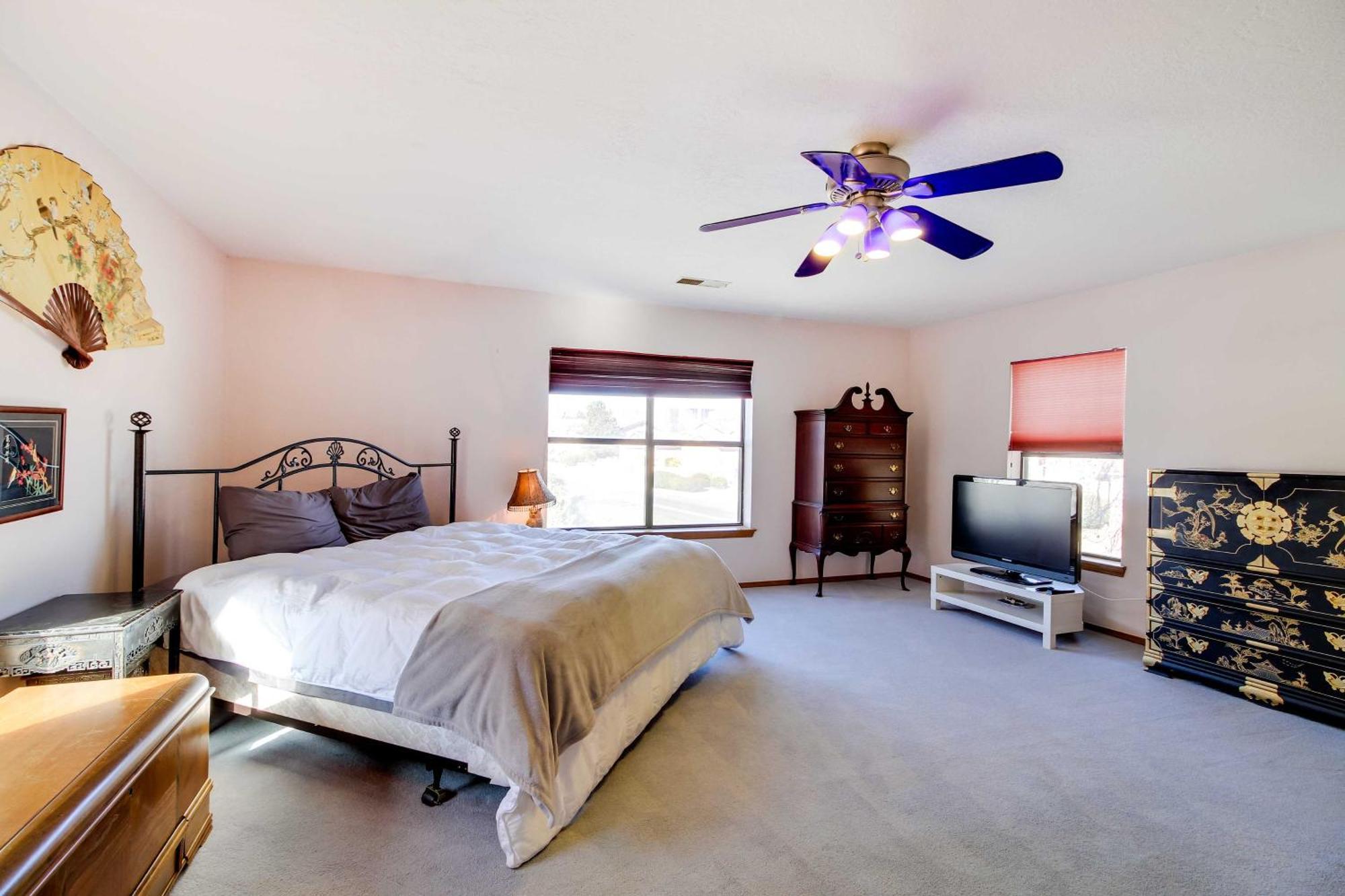 With Spacious Yard And Fire Pit! Albuquerque