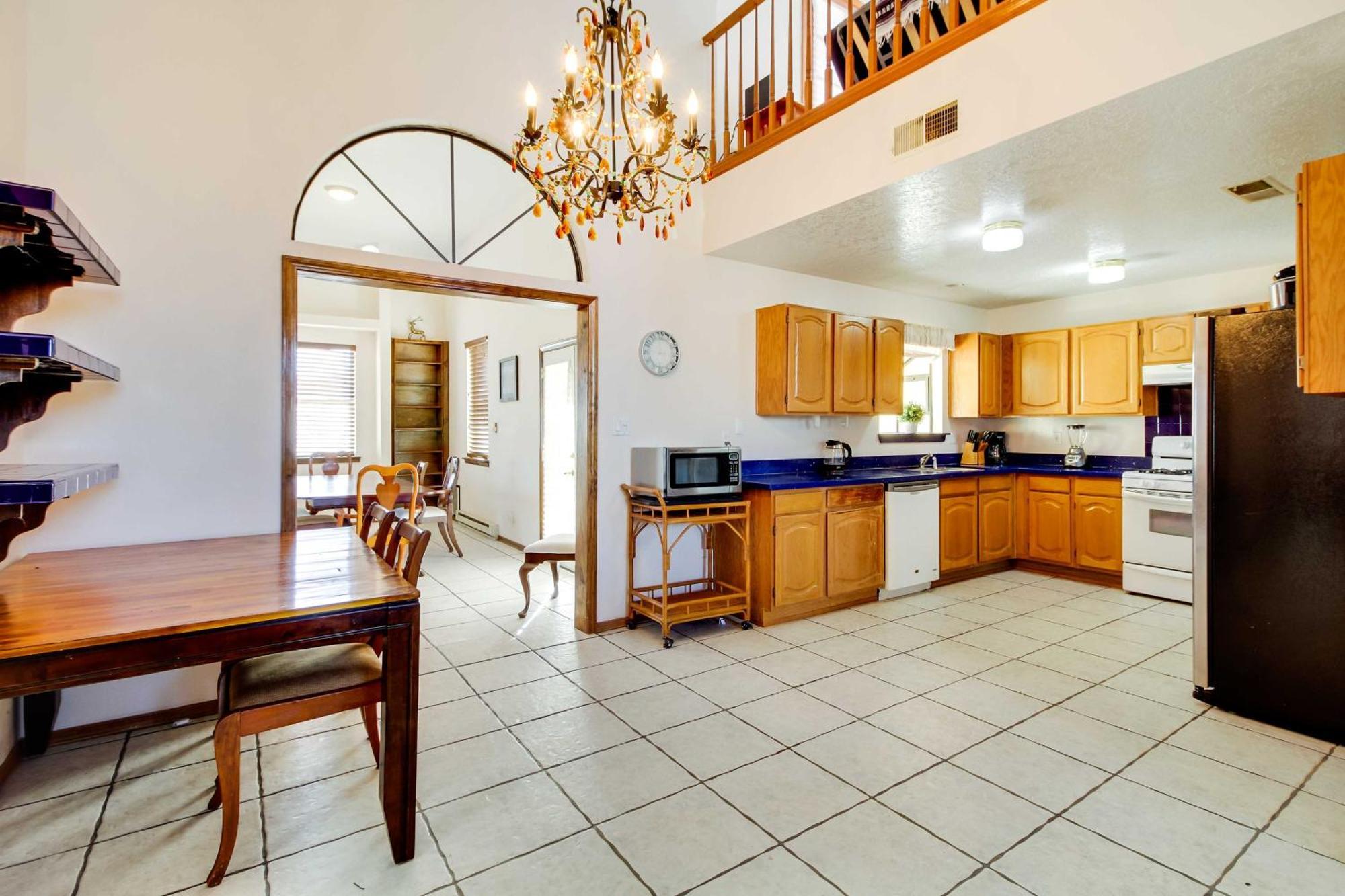With Spacious Yard And Fire Pit! Holiday home Albuquerque