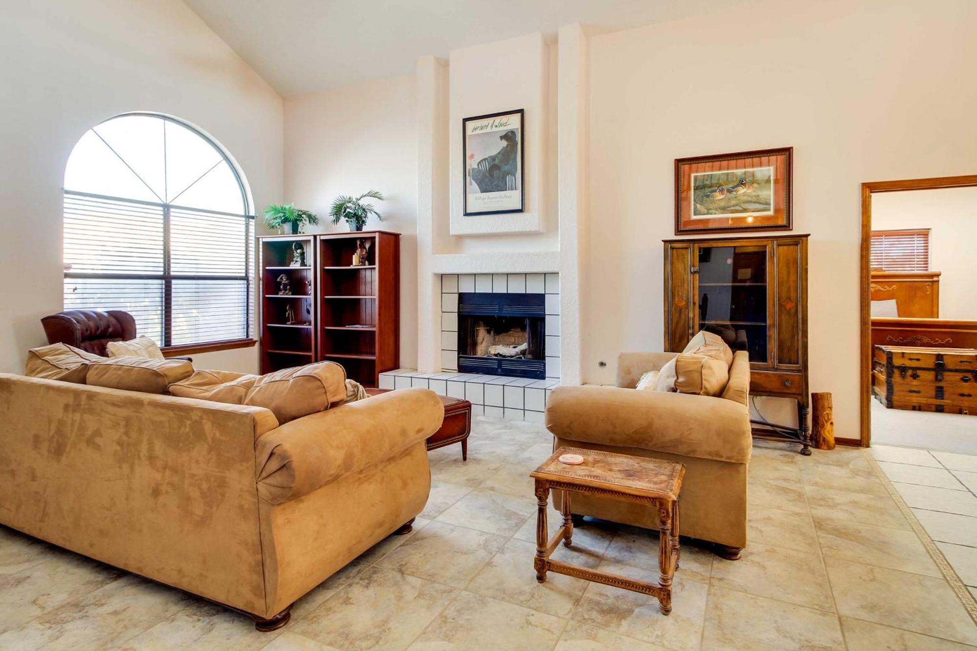 With Spacious Yard And Fire Pit! Holiday home *