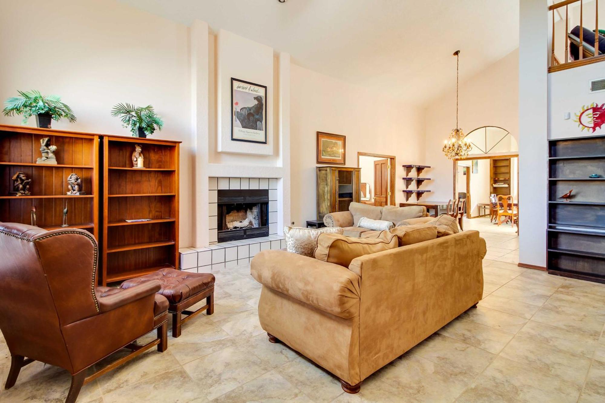 With Spacious Yard And Fire Pit! Albuquerque